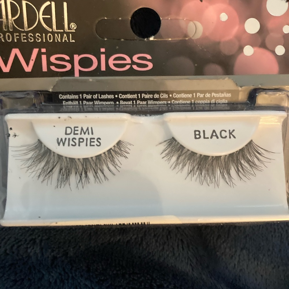 SOLD , Lashes , Lashes. Some magnetic lashes some glue on lashes - Picture 4 of 6